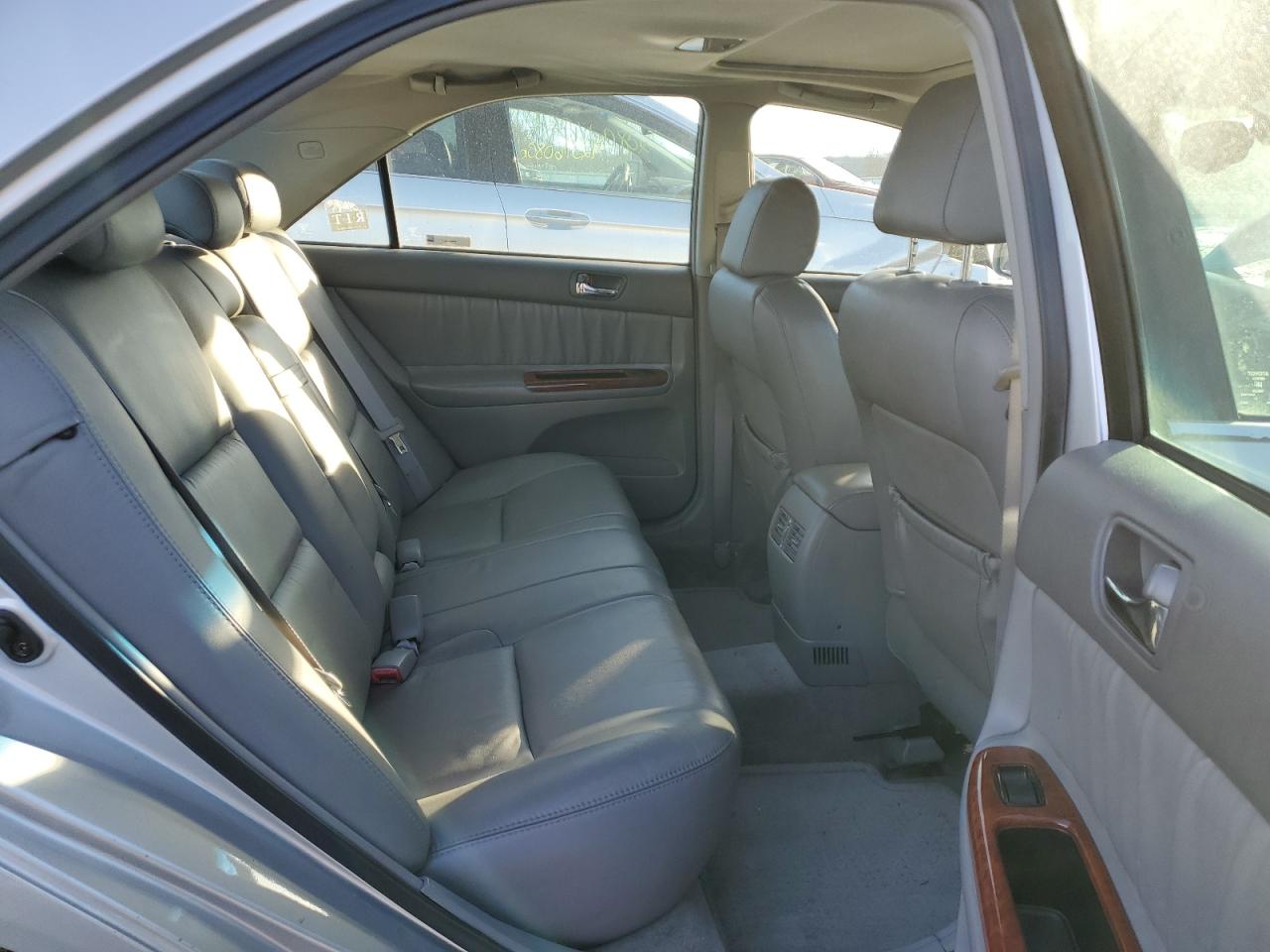 2005 Toyota Camry - Image 10