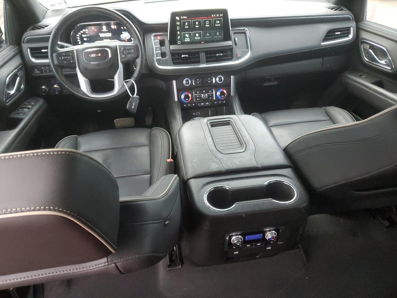 2022 GMC Yukon - Image 8