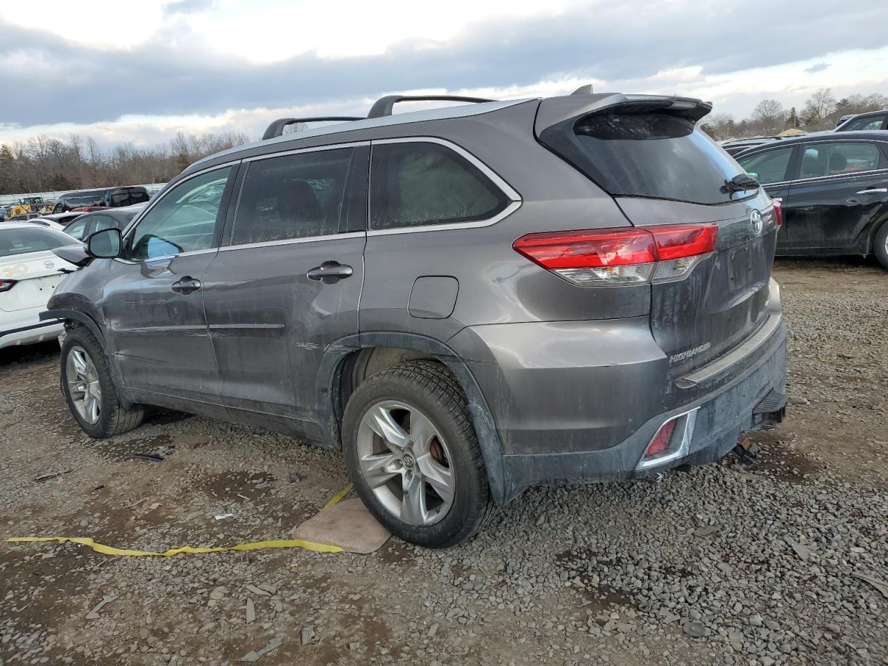 2018 Toyota Highlander - Image 2