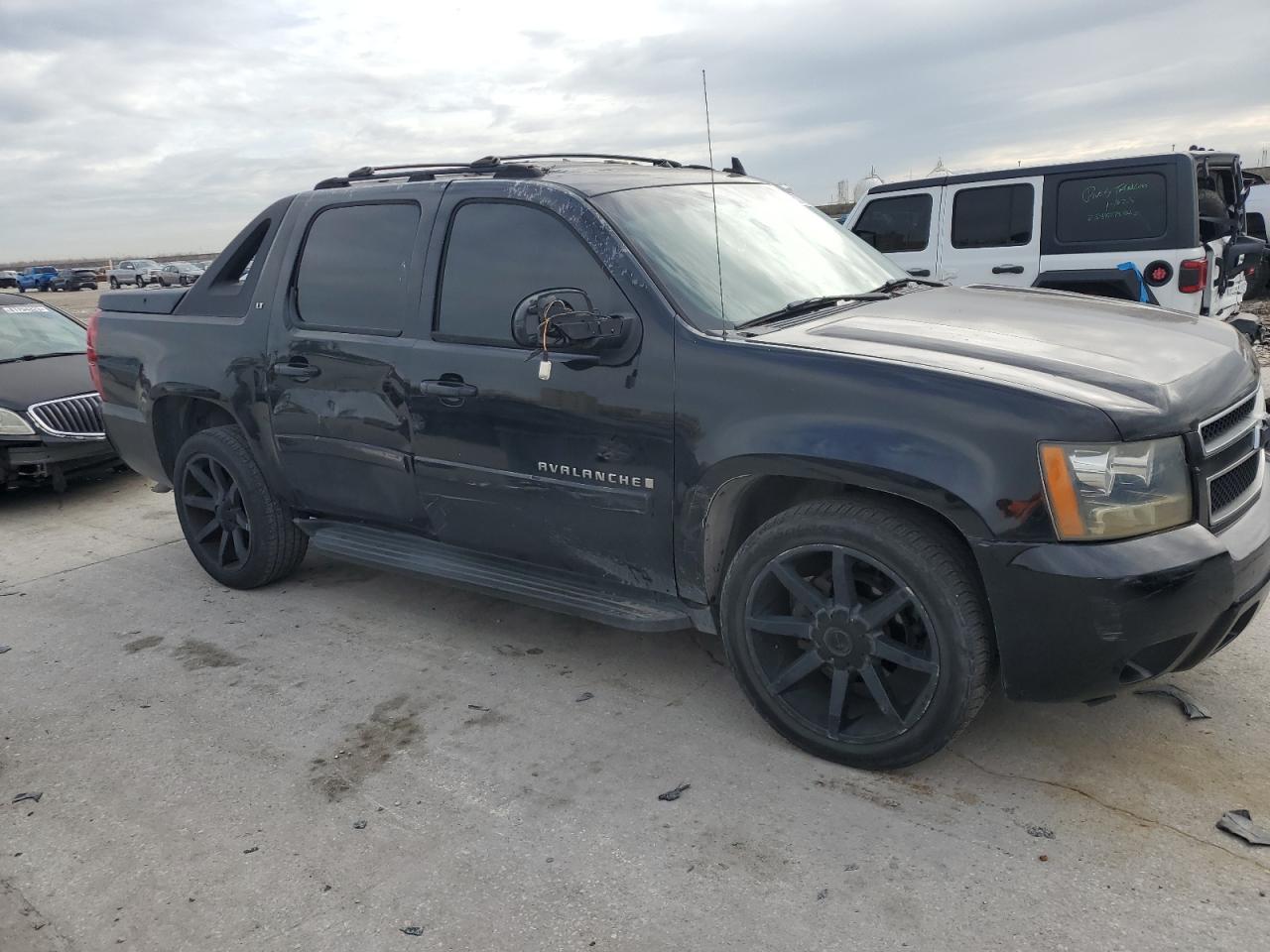 2007 Chevrolet Avalanche - Image 4