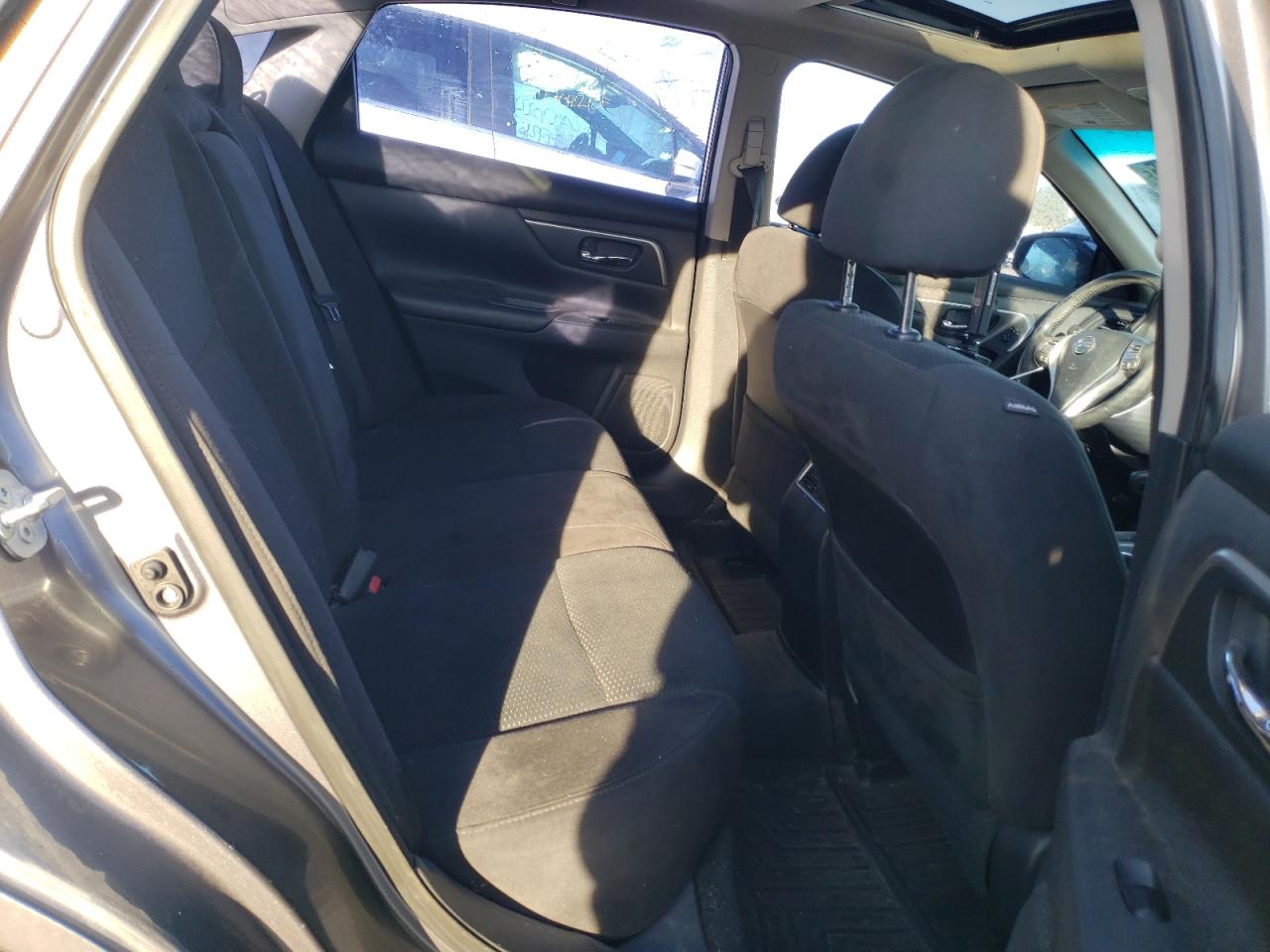 2015 Nissan Altima - Image 10