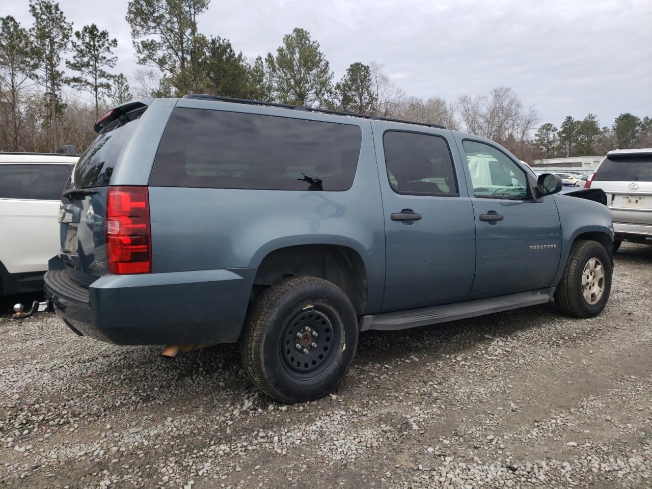 2010 Chevrolet Suburban - Image 3