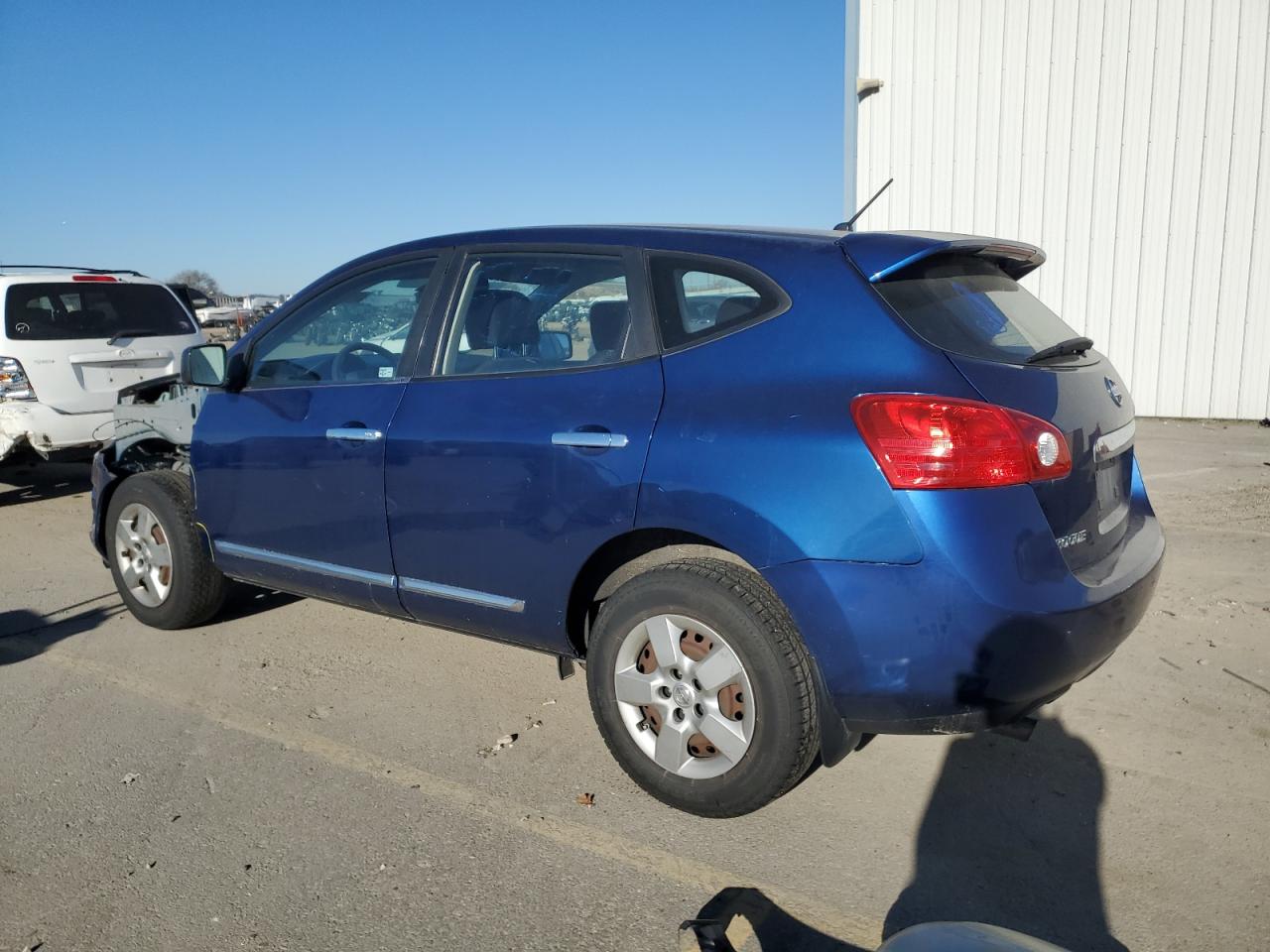 2011 Nissan Rogue - Image 2