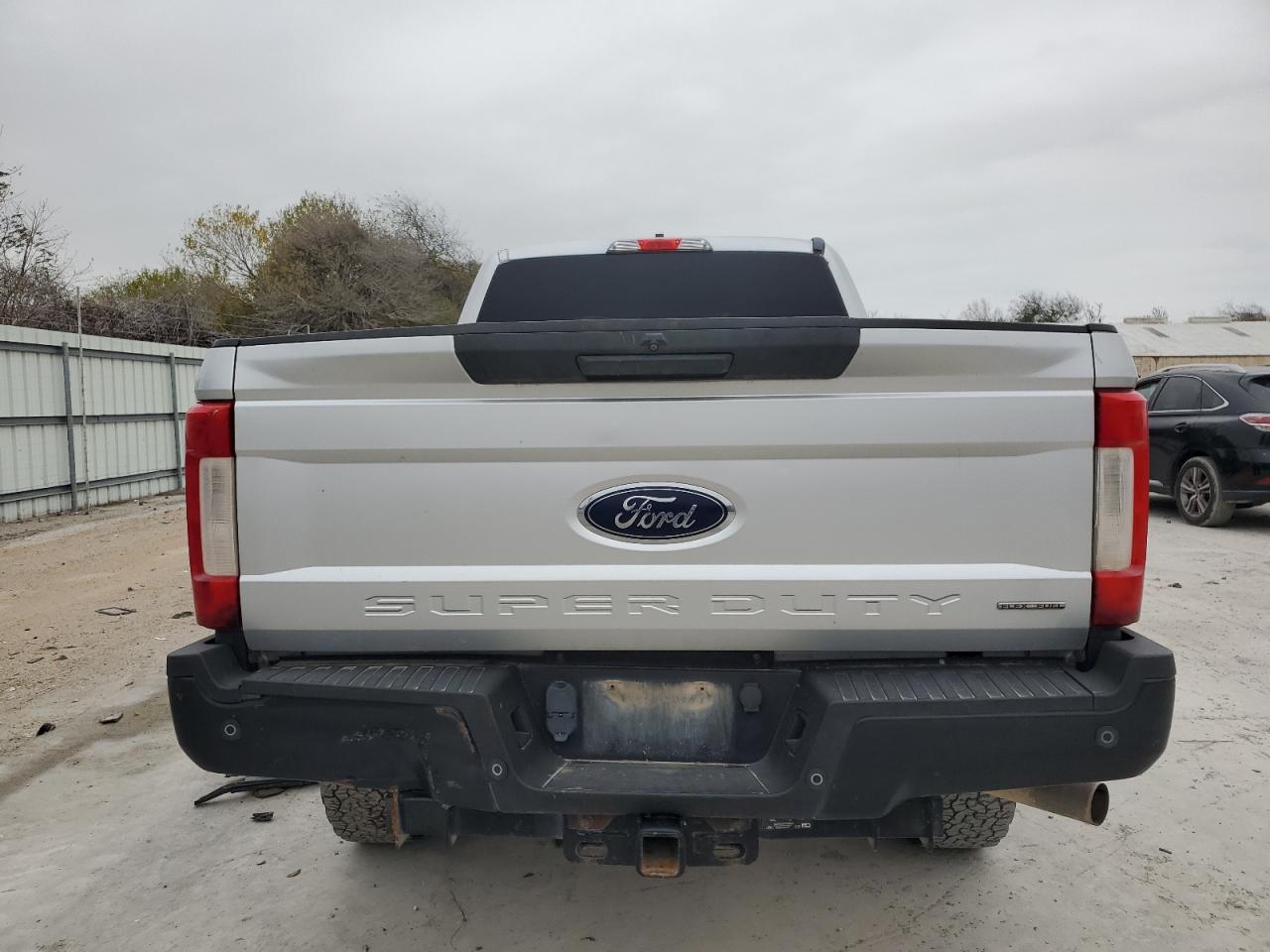 2017 Ford F250 - Image 6
