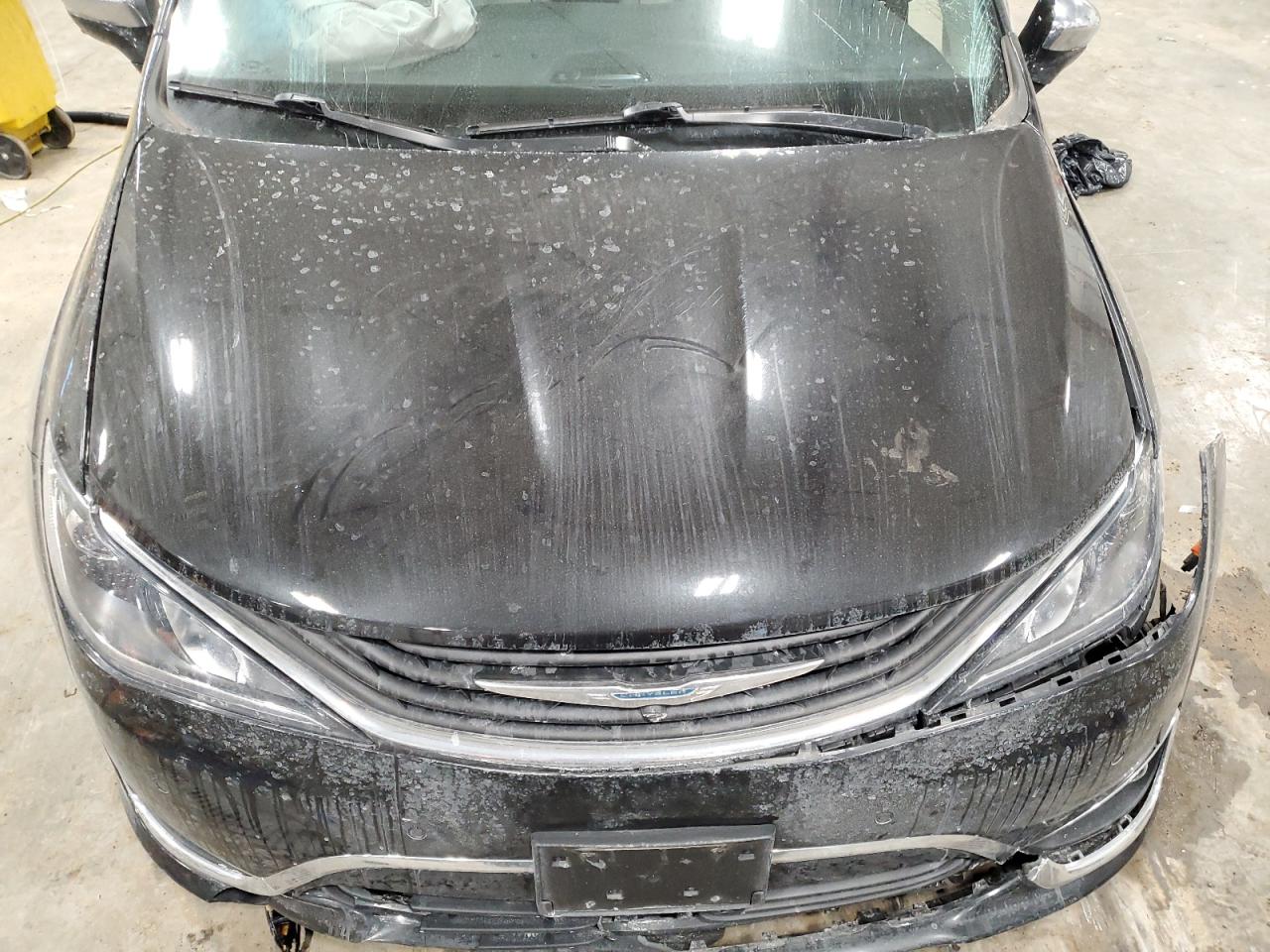 2019 Chrysler Pacifica - Image 12