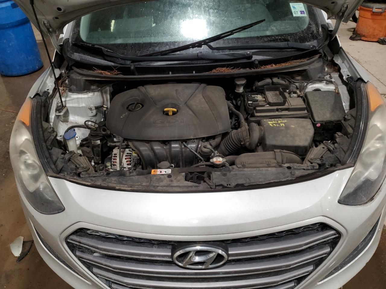 2016 Hyundai Elantra - Image 11