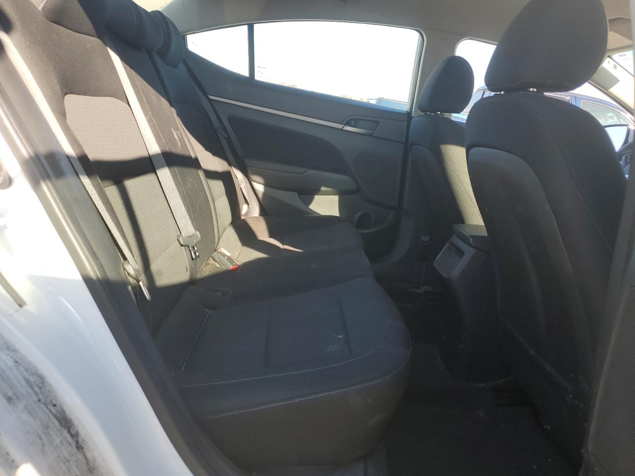 2018 Hyundai Elantra - Image 11