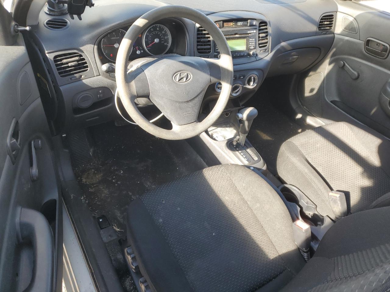 2008 Hyundai Accent - Image 8