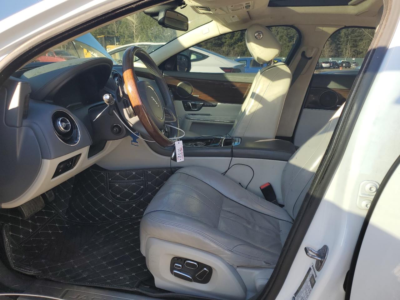 2014 Jaguar XJ - Image 7