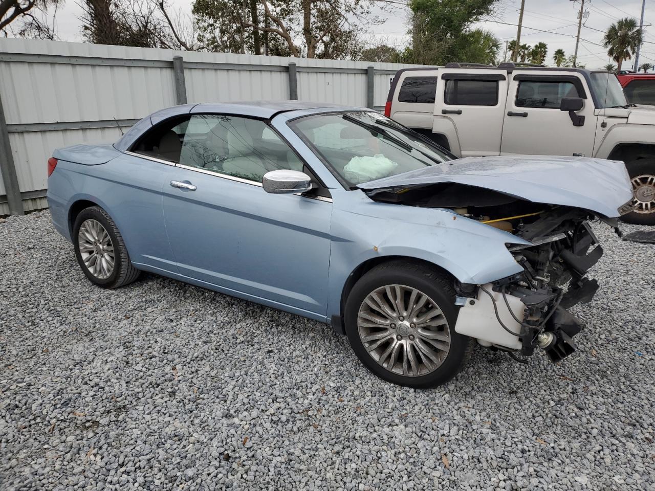 2013 Chrysler 200 - Image 4