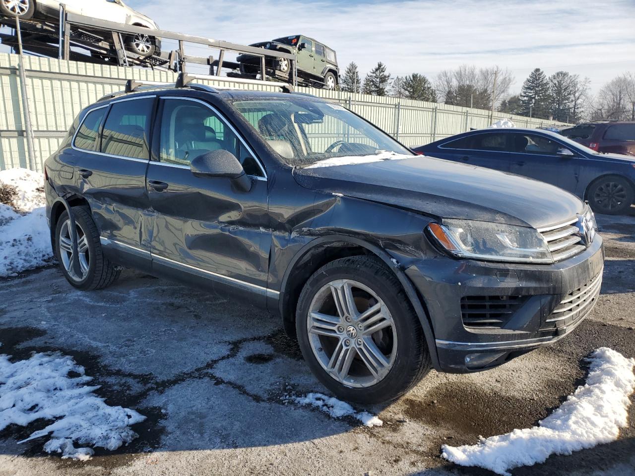 2016 Volkswagen Touareg - Image 4