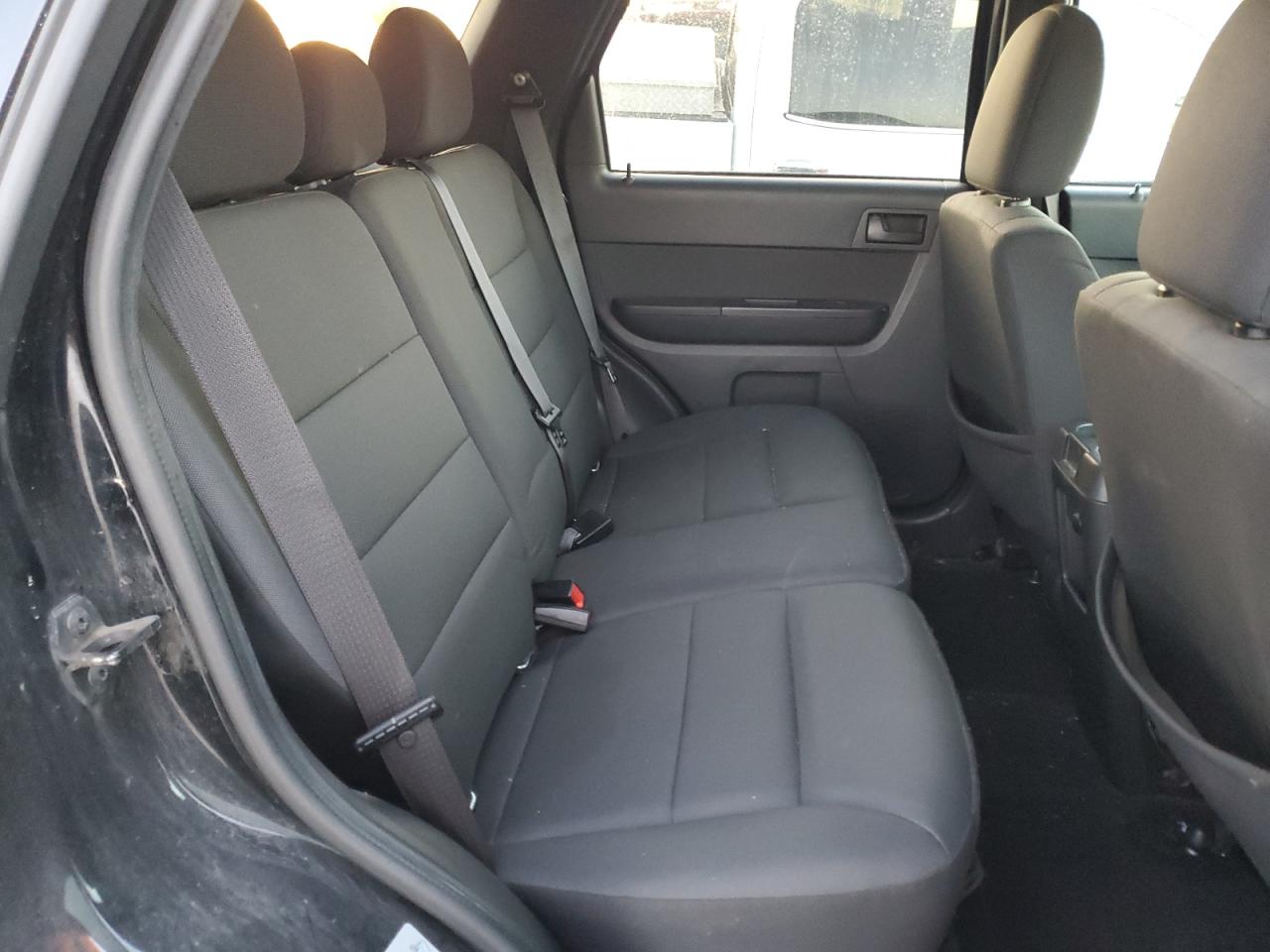 2010 Ford Escape - Image 11