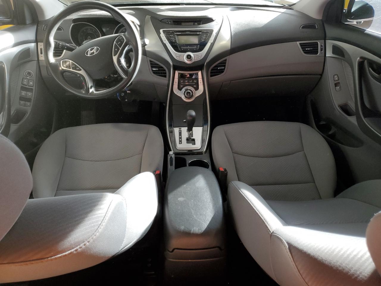 2012 Hyundai Elantra - Image 8