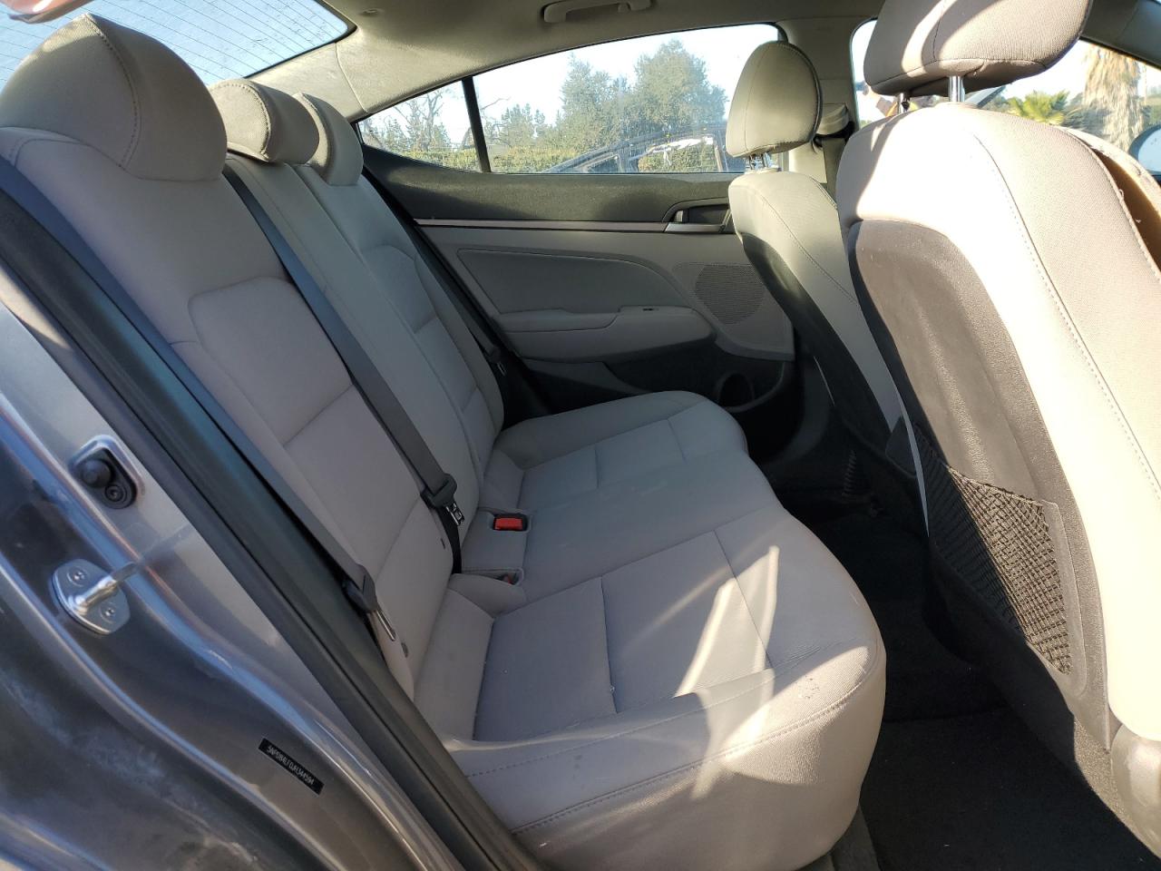 2018 Hyundai Elantra - Image 11