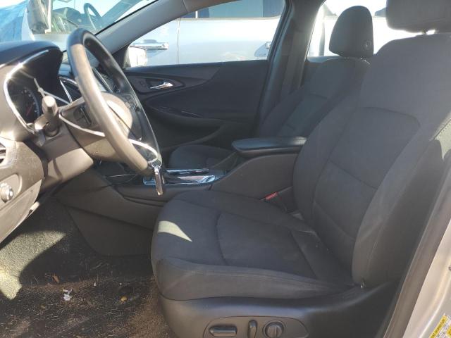 Sedans CHEVROLET MALIBU 2017 Srebrny
