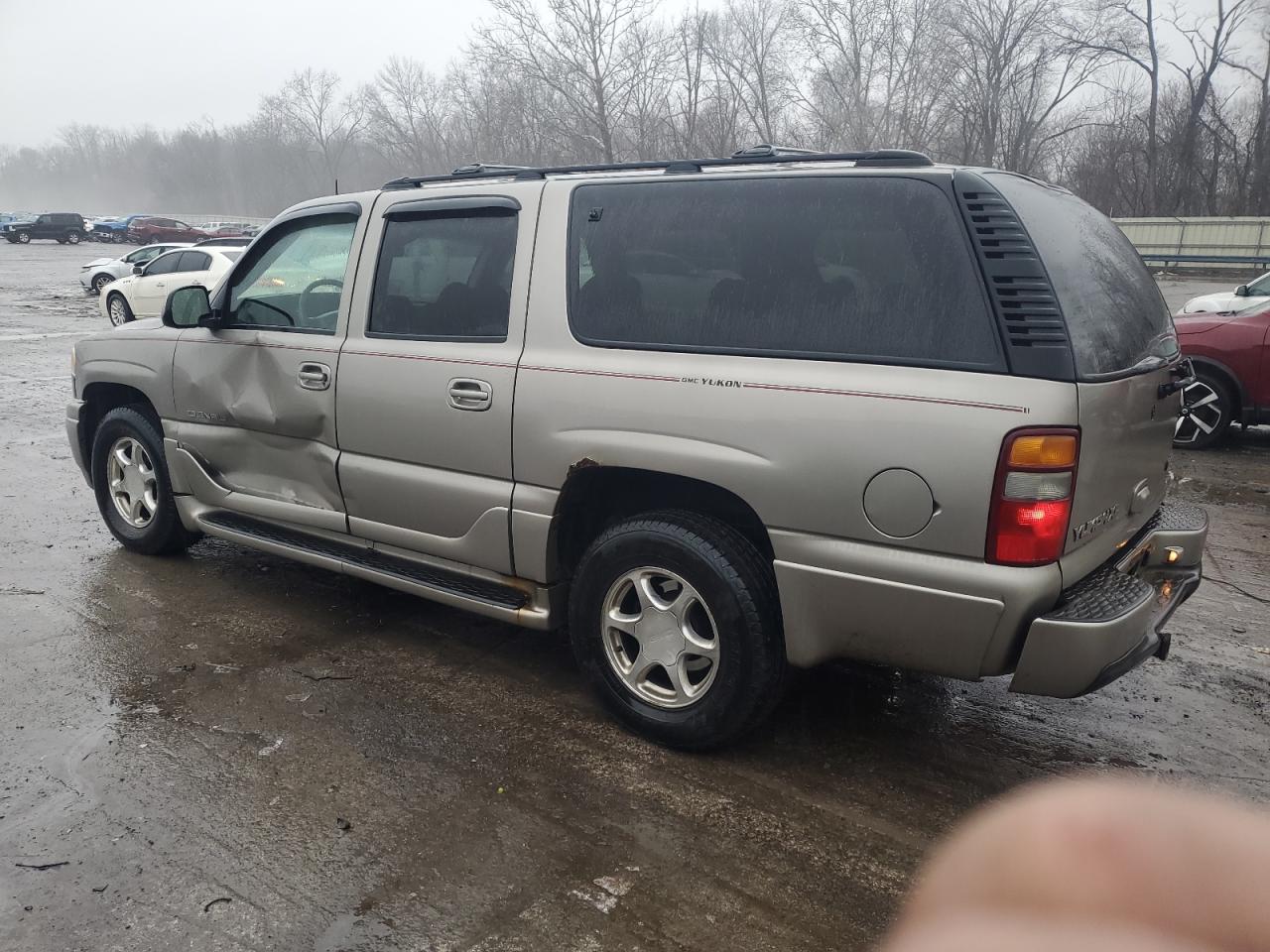 2002 GMC Yukon - Image 2