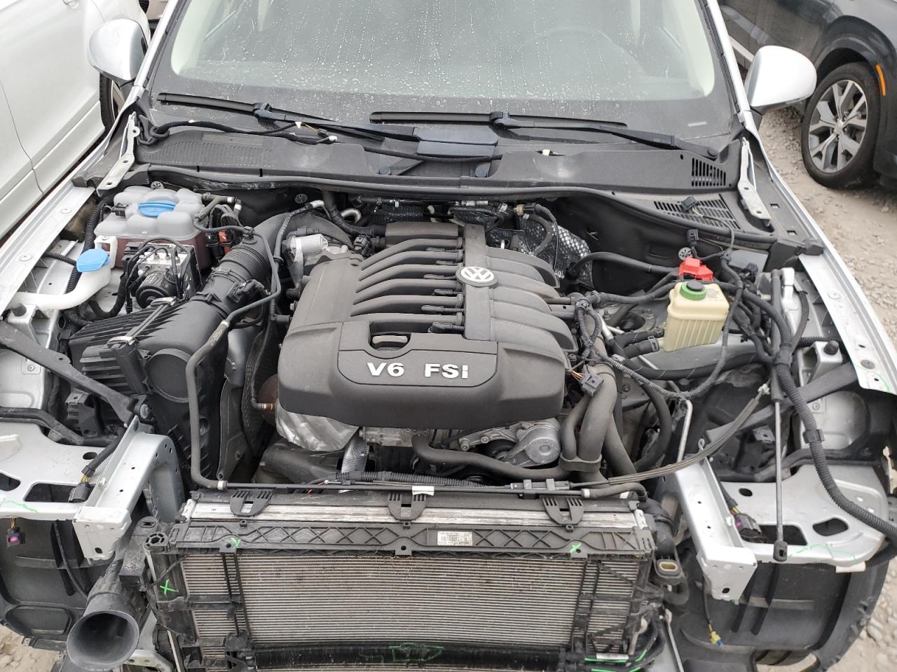 2016 Volkswagen Touareg - Image 11