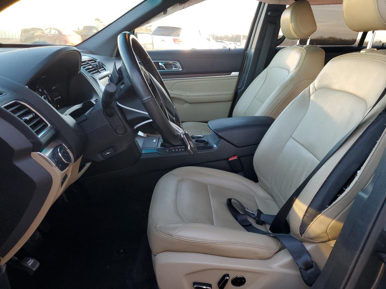 2016 Ford Explorer - Image 7