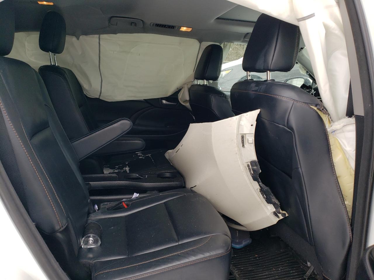 2016 Toyota Highlander - Image 11