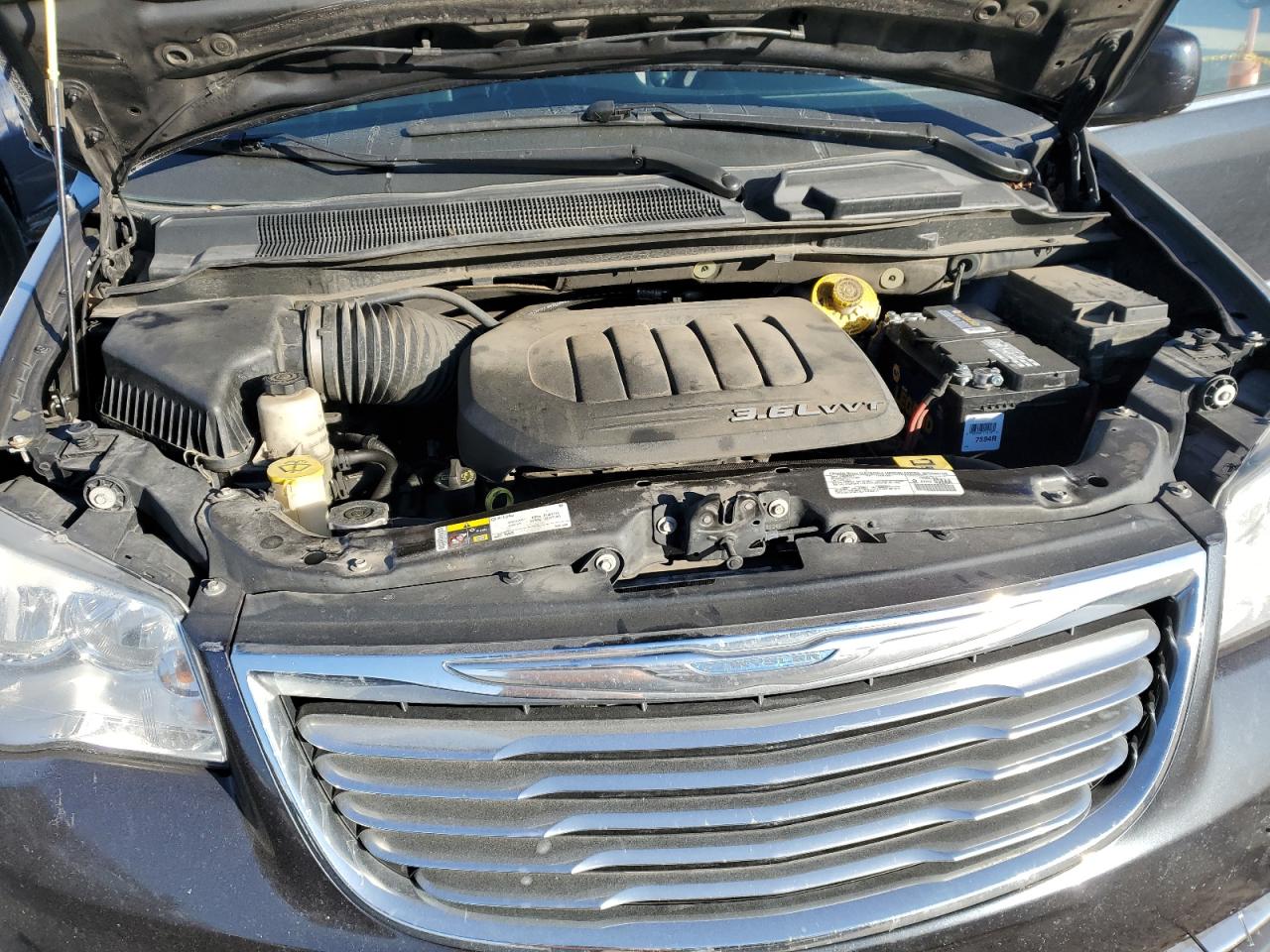 2014 Chrysler Town & Country - Image 11