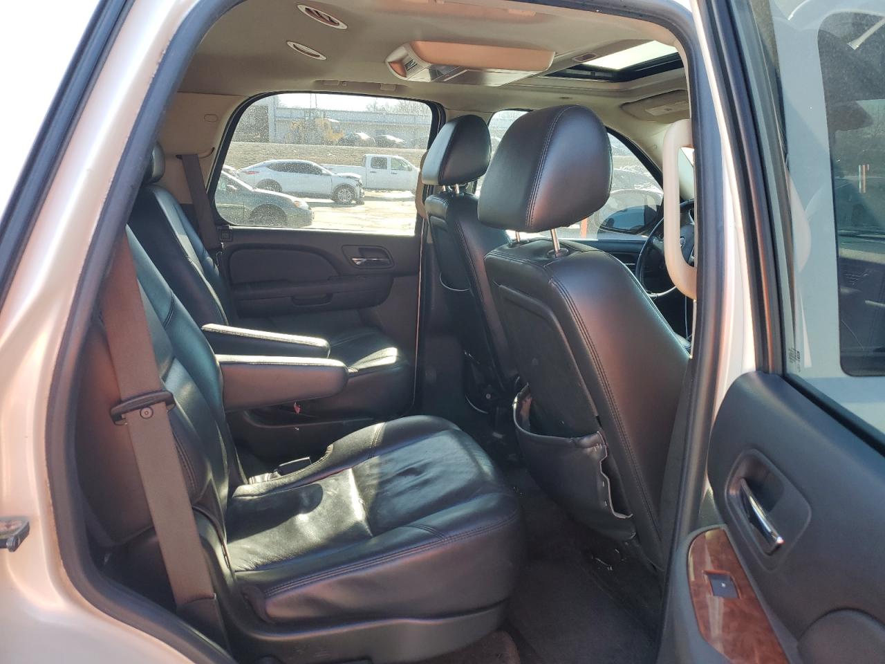 2009 Chevrolet Tahoe - Image 11