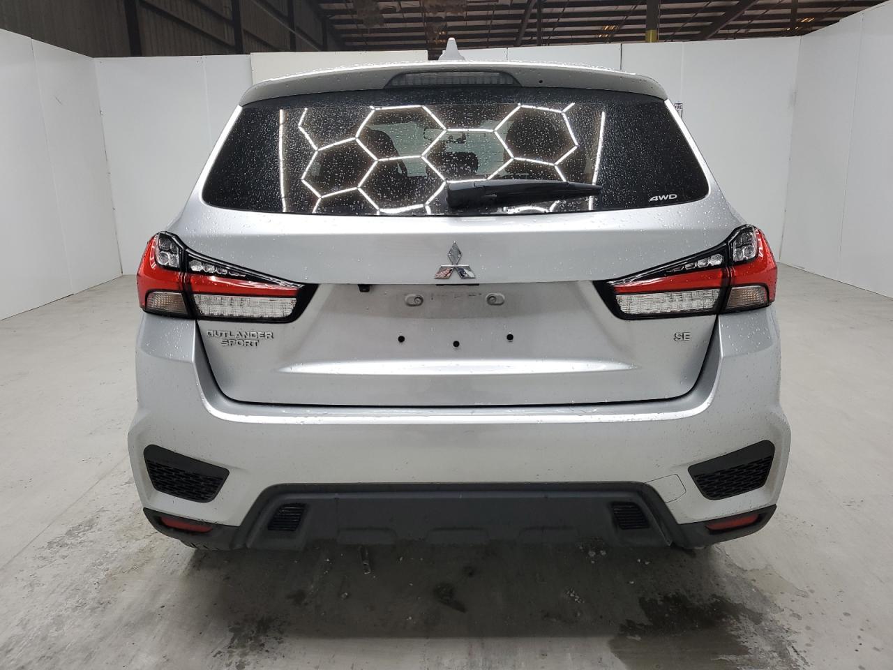 2024 Mitsubishi Outlander - Image 6