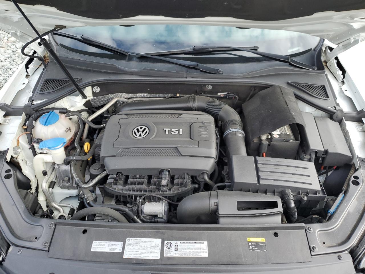 2017 Volkswagen Passat - Image 12