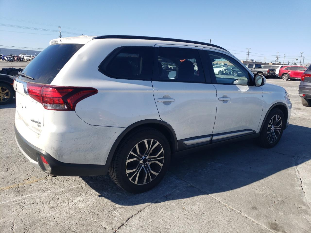 2016 Mitsubishi Outlander - Image 3