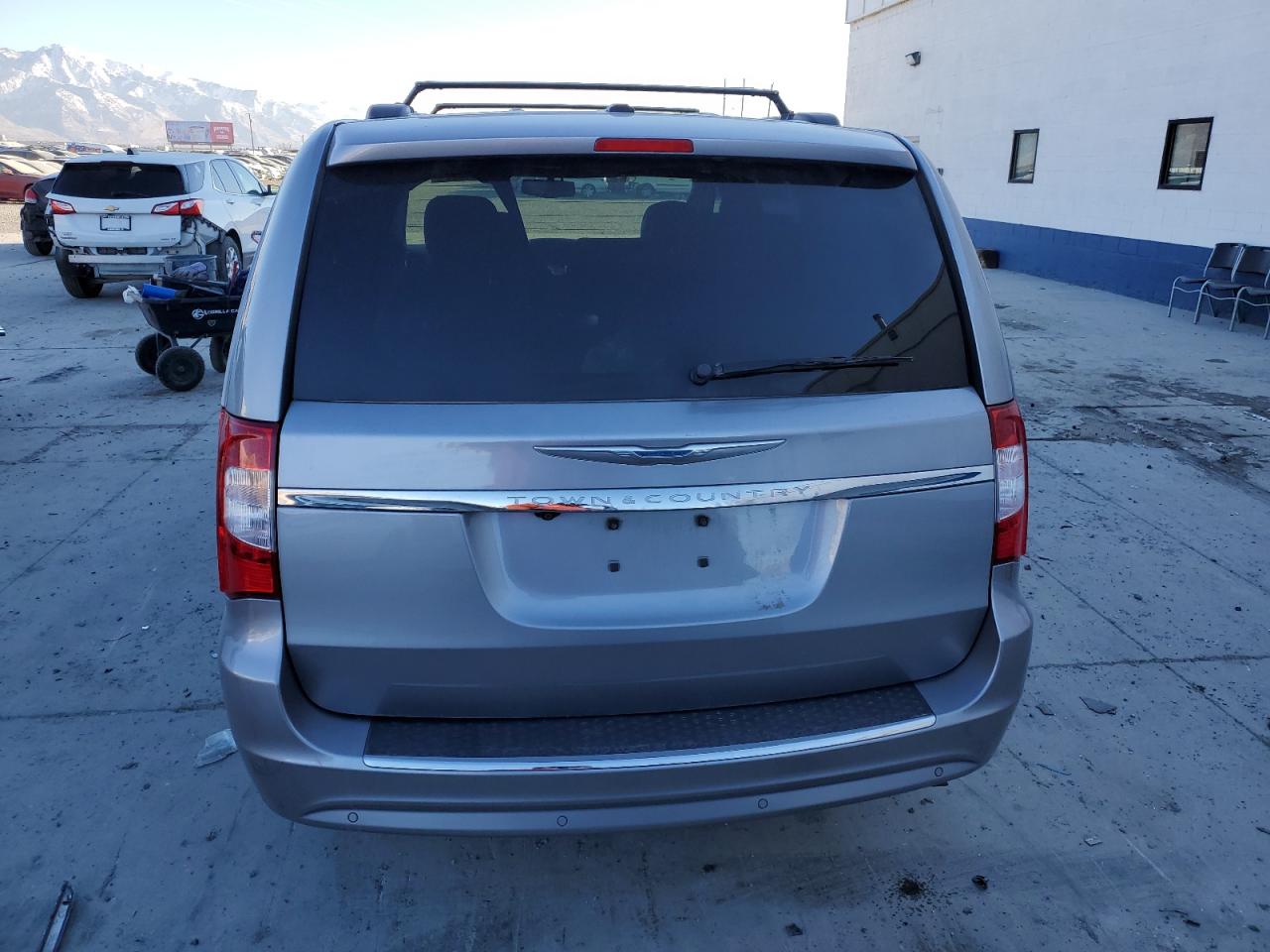 2015 Chrysler Town & Country - Image 6