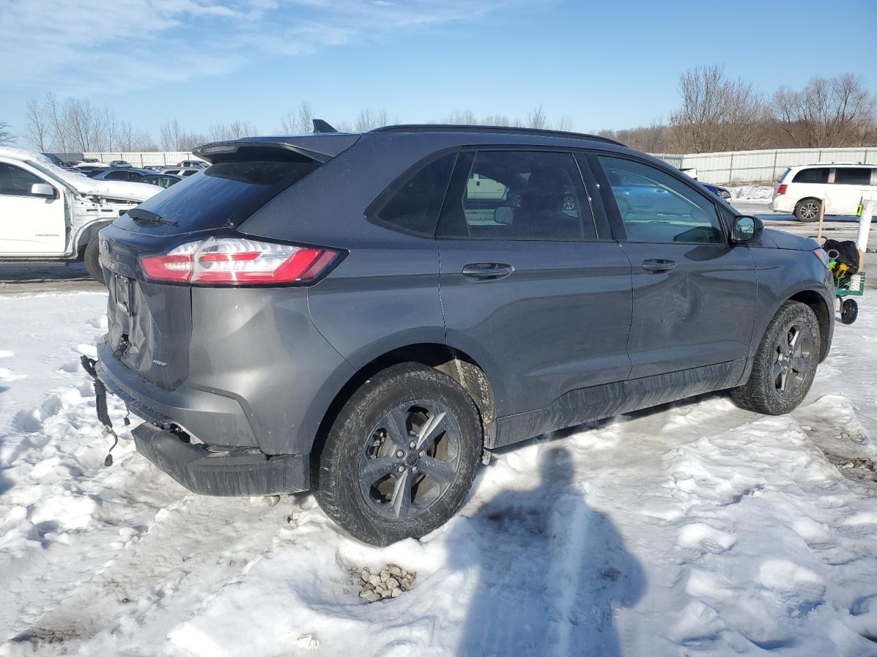 2023 Ford Edge - Image 3