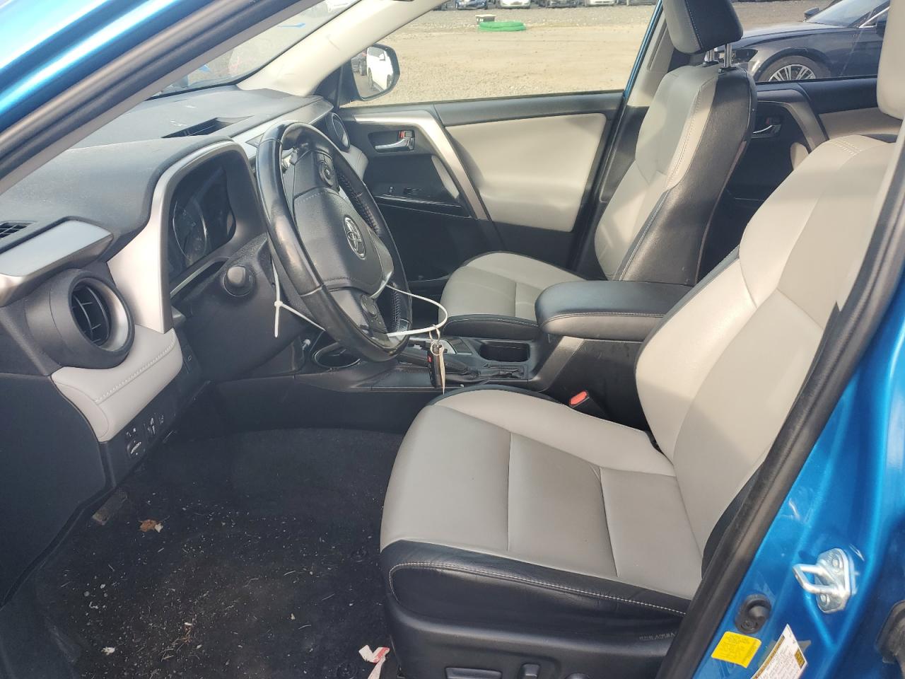 2018 Toyota RAV 4 - Image 7
