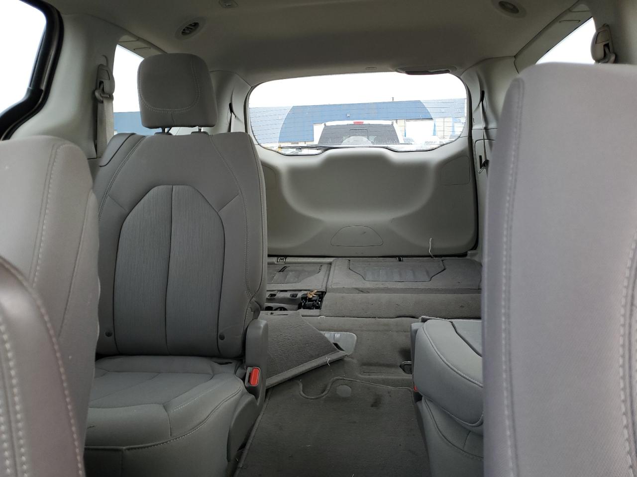 2017 Chrysler Pacifica - Image 10