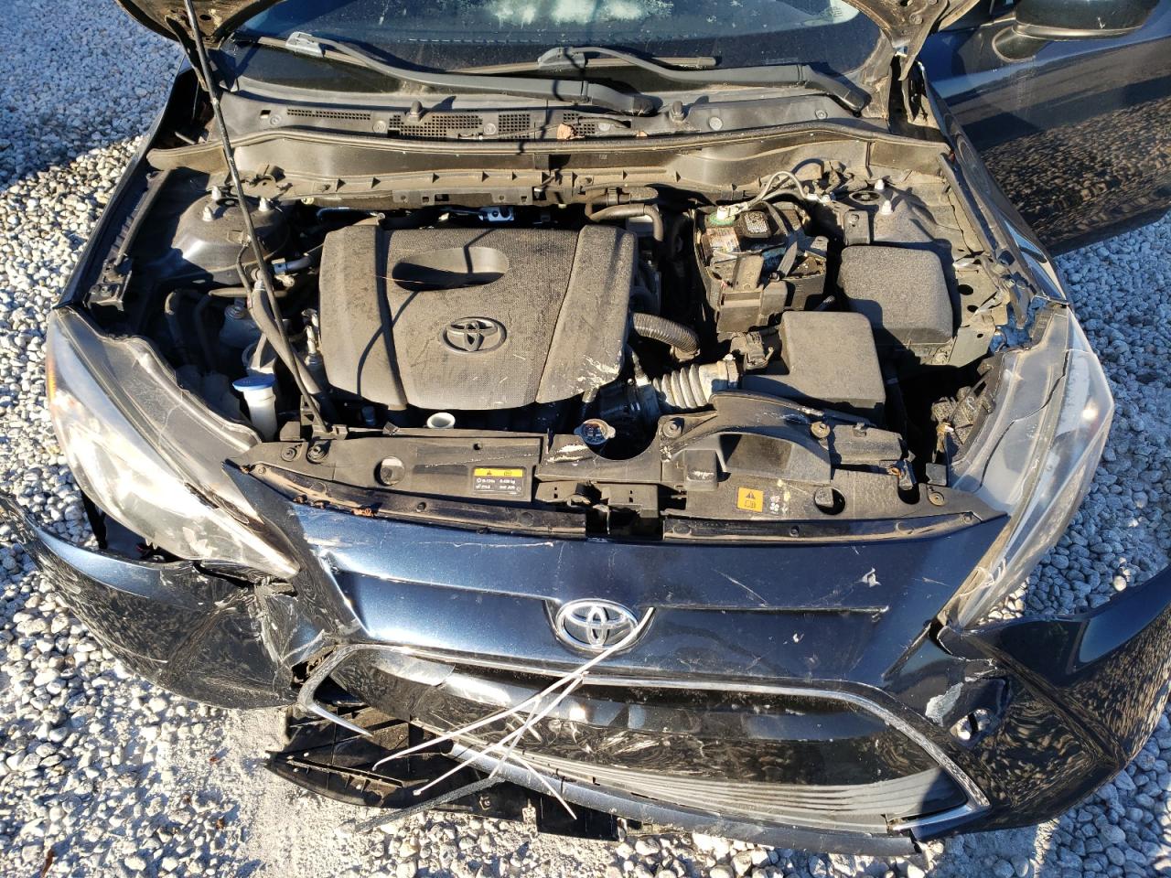 2017 Toyota Yaris - Image 12