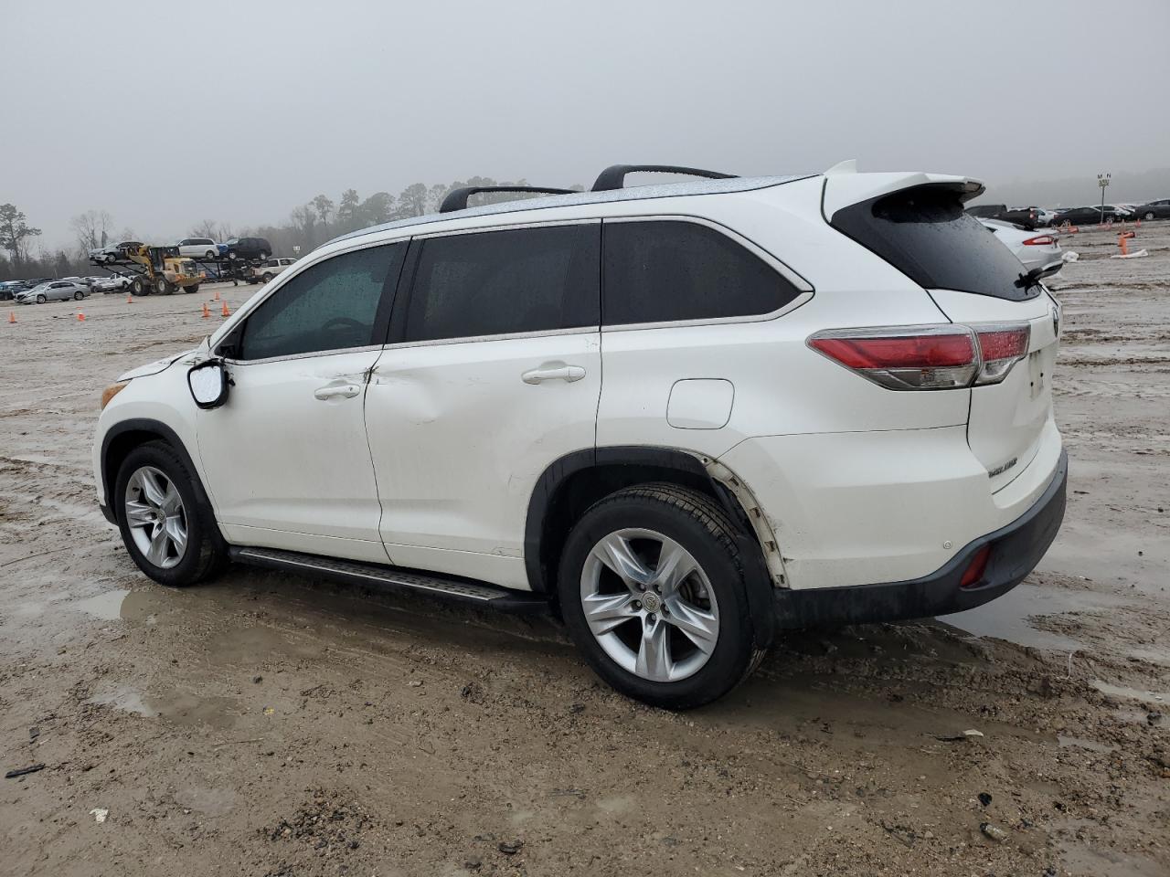 2015 Toyota Highlander - Image 2