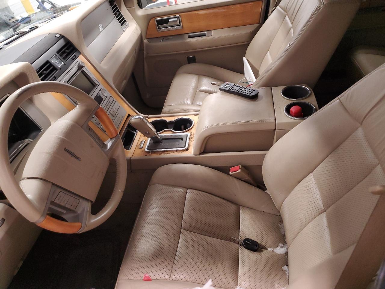 2009 Lincoln Navigator - Image 8