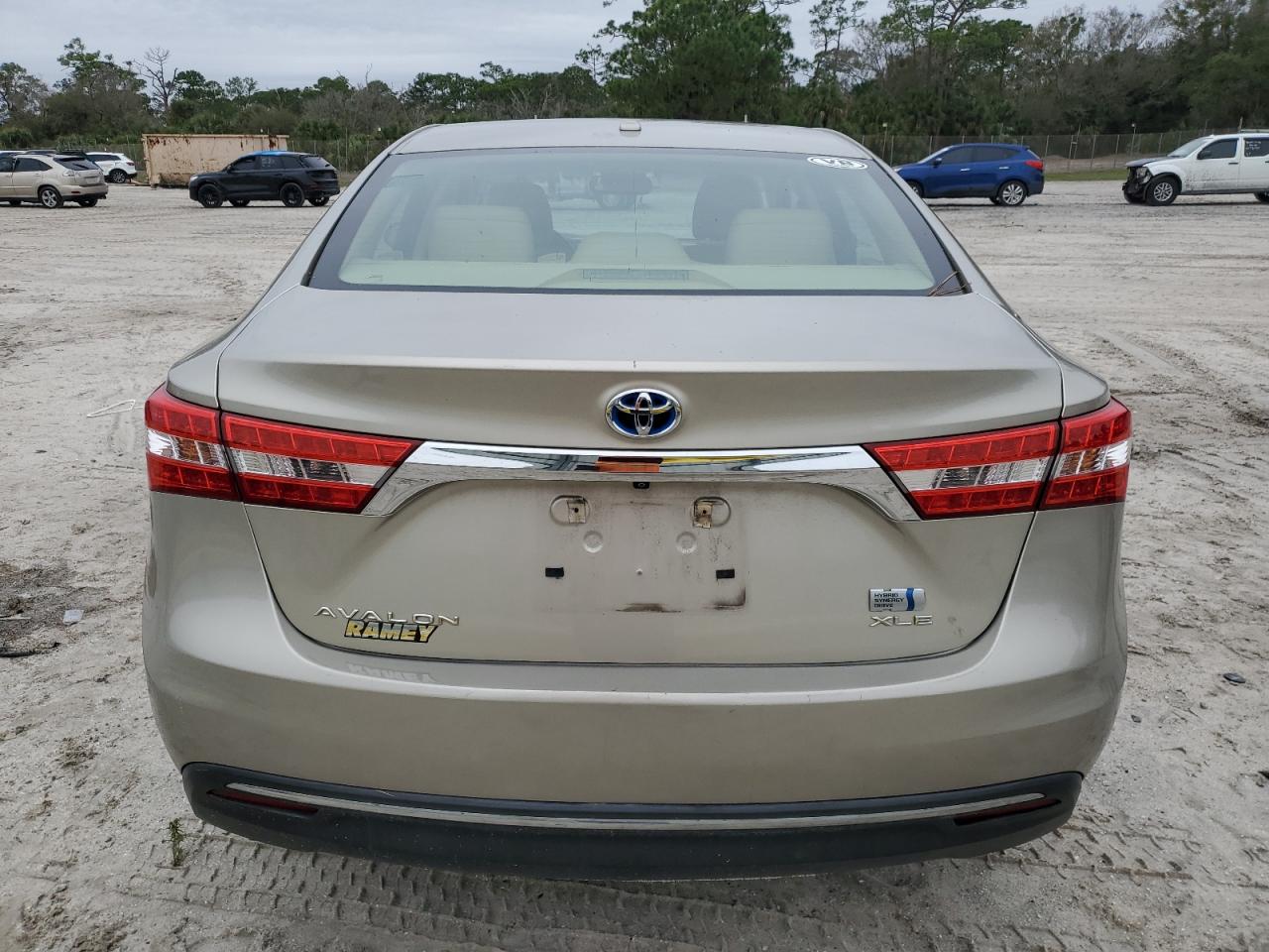 2013 Toyota Avalon - Image 6