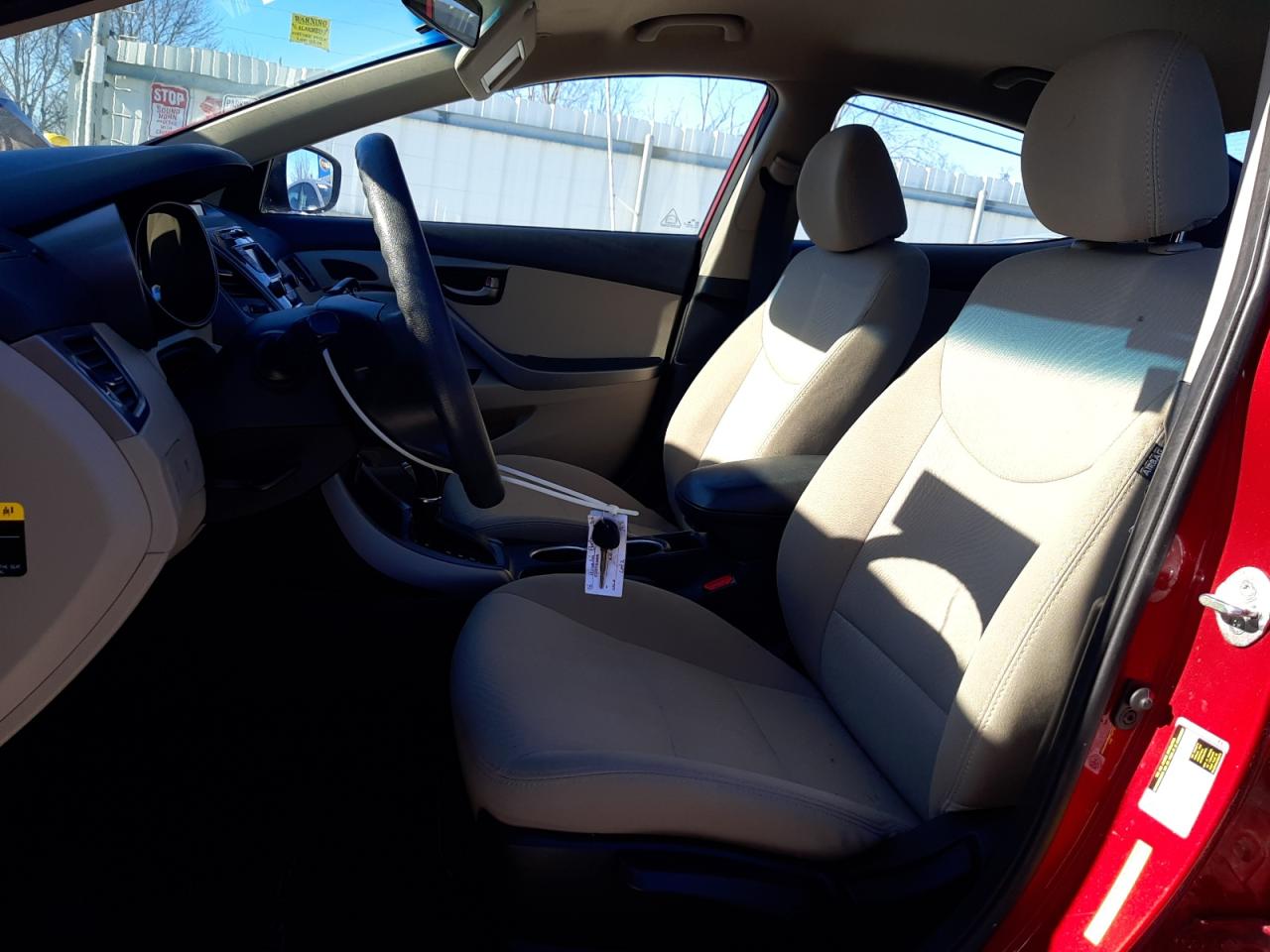 2016 Hyundai Elantra - Image 7