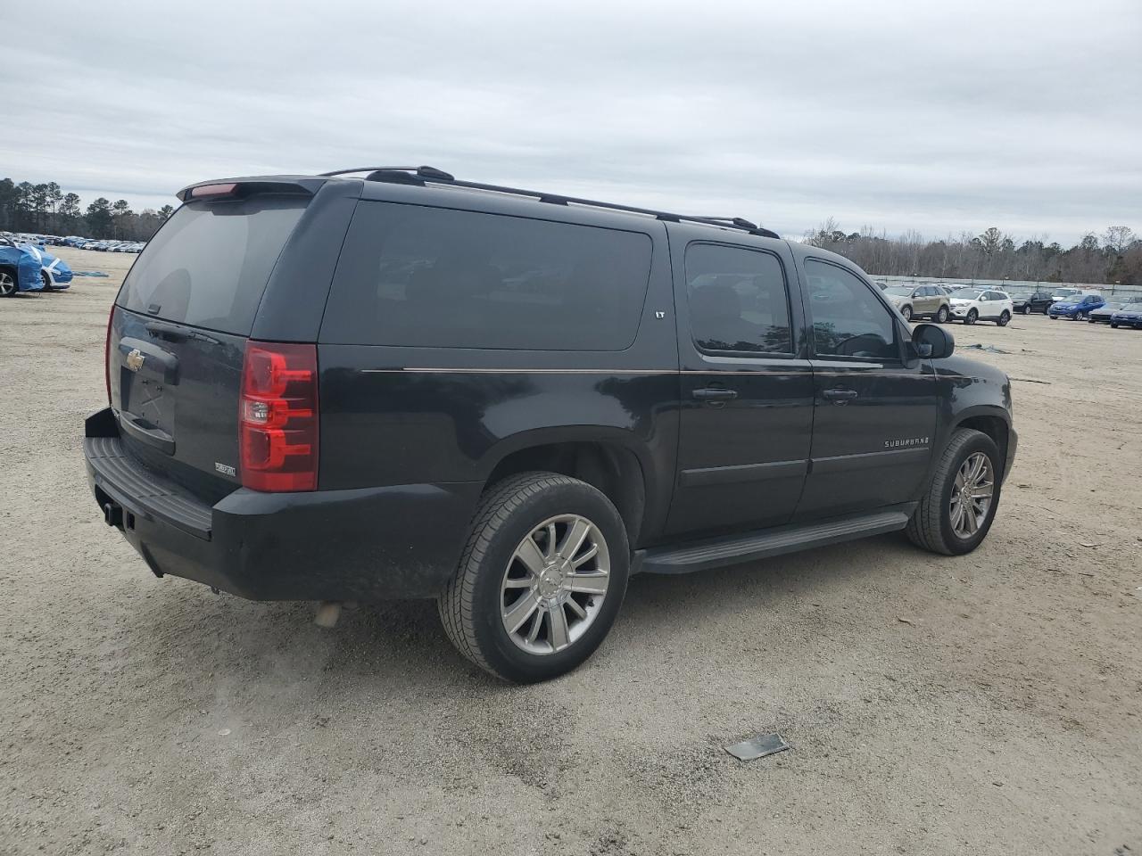2007 Chevrolet Suburban - Image 3