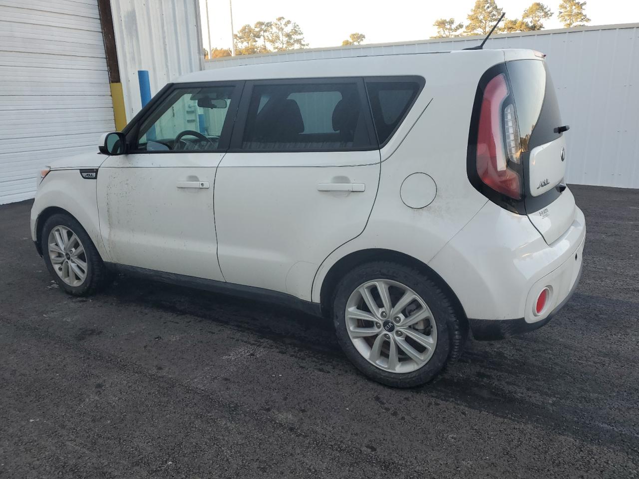 VIN KNDJP3A51H7411275 2017 KIA SOUL no.2