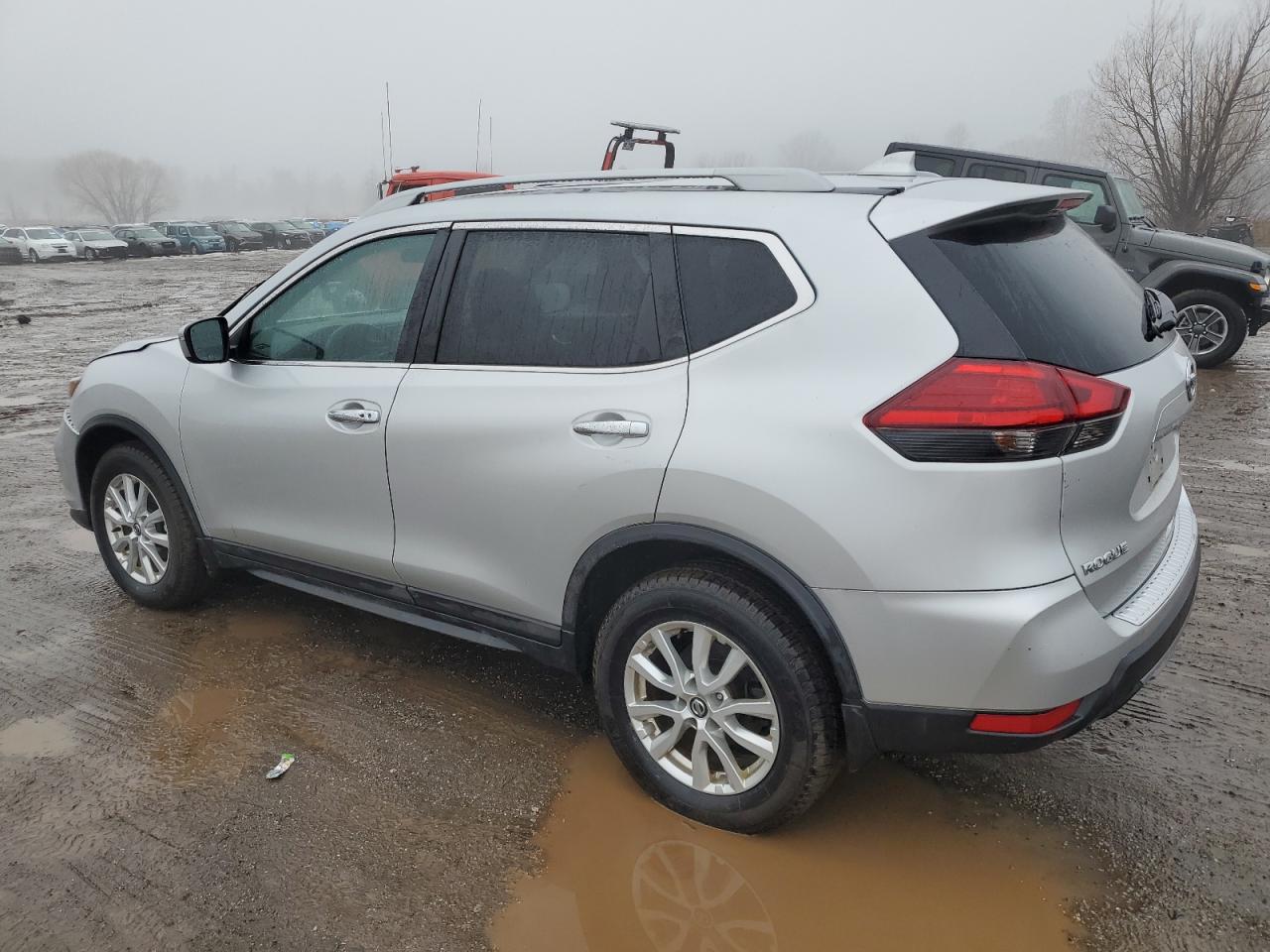 2017 Nissan Rogue - Image 2