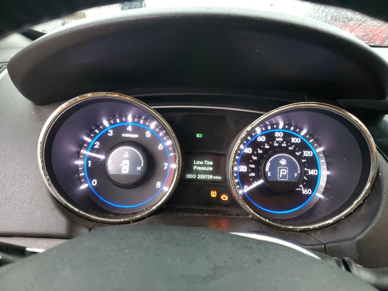 2012 Hyundai Sonata - Image 9