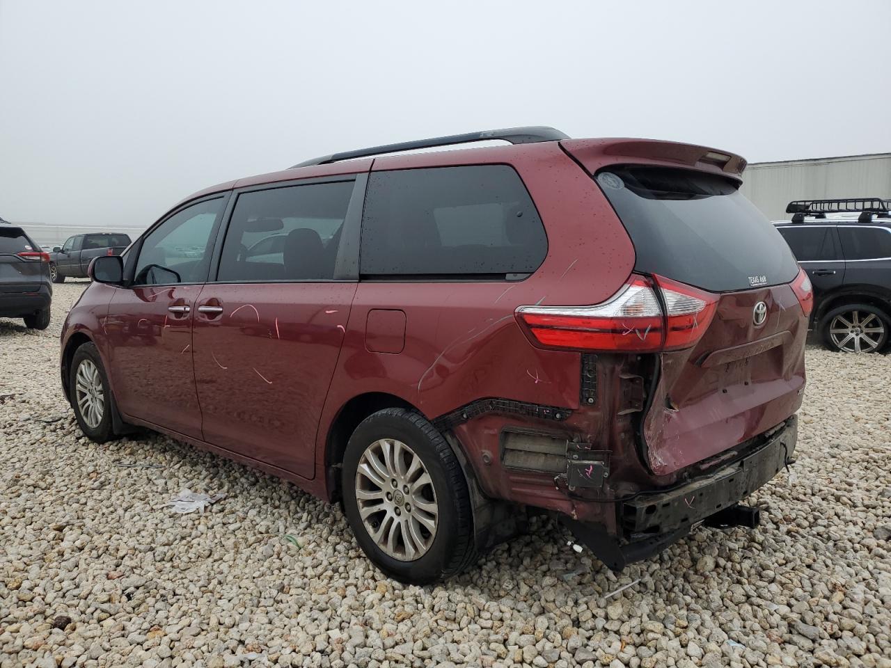 2017 Toyota Sienna - Image 2