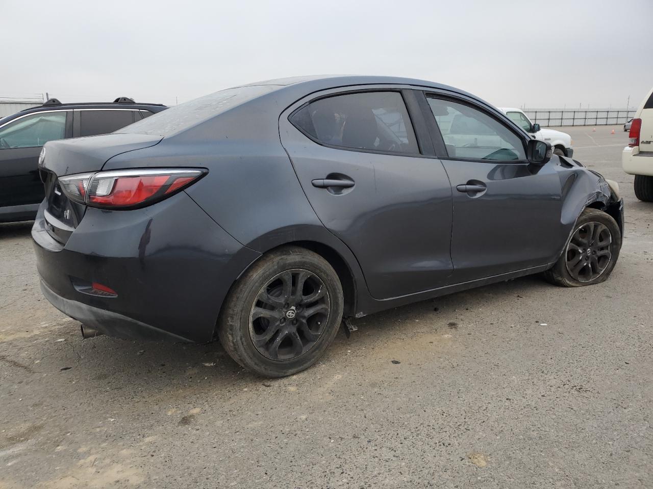 VIN 3MYDLBZV4GY109971 2016 TOYOTA SCION no.3