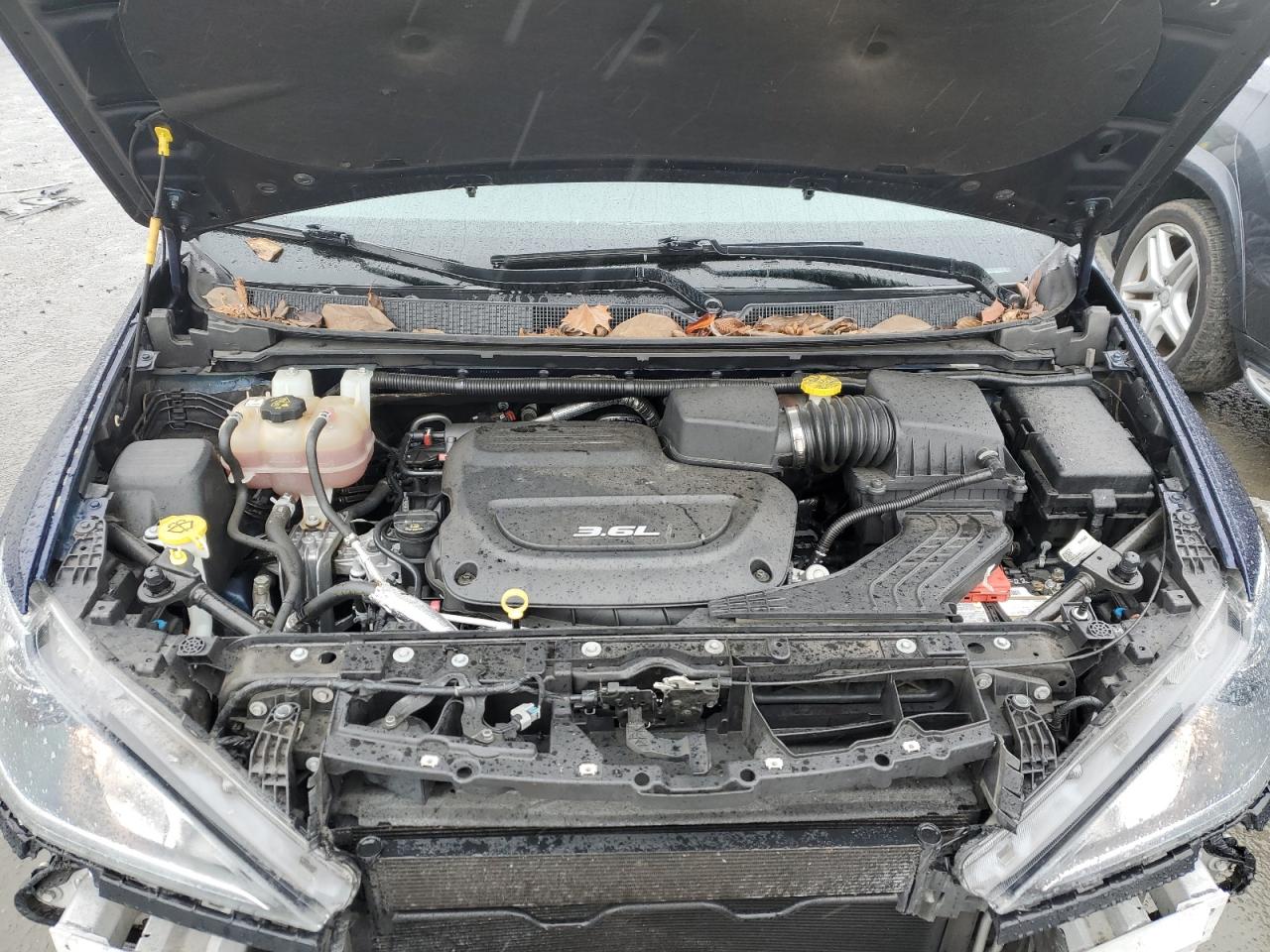 2018 Chrysler Pacifica - Image 12