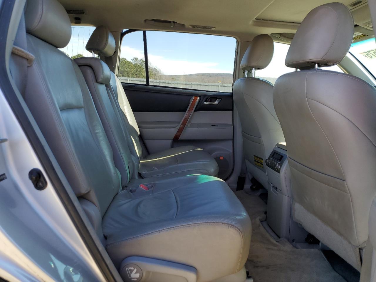 2009 Toyota Highlander - Image 11