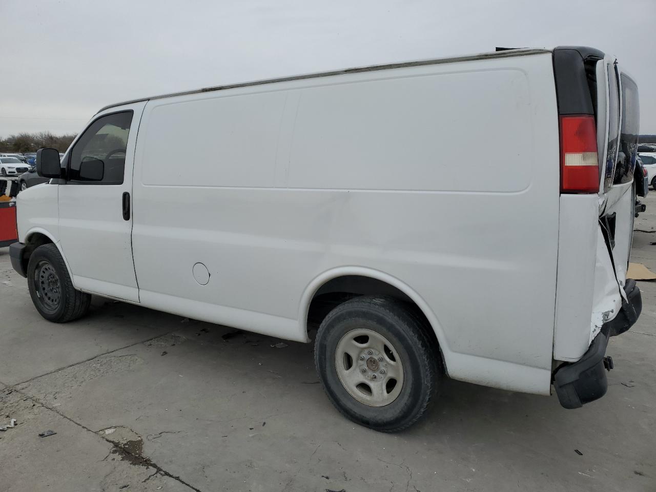 2009 Chevrolet Express - Image 2