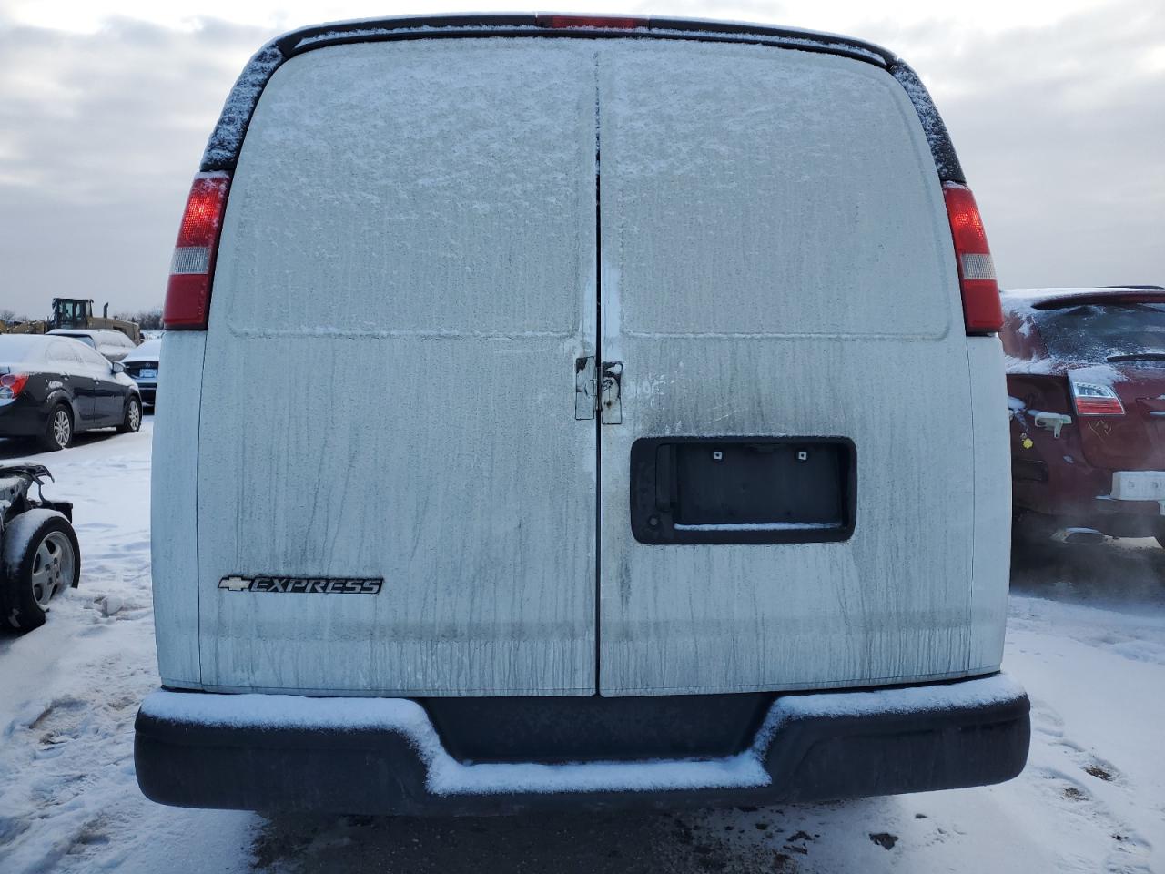 2017 Chevrolet Express - Image 6