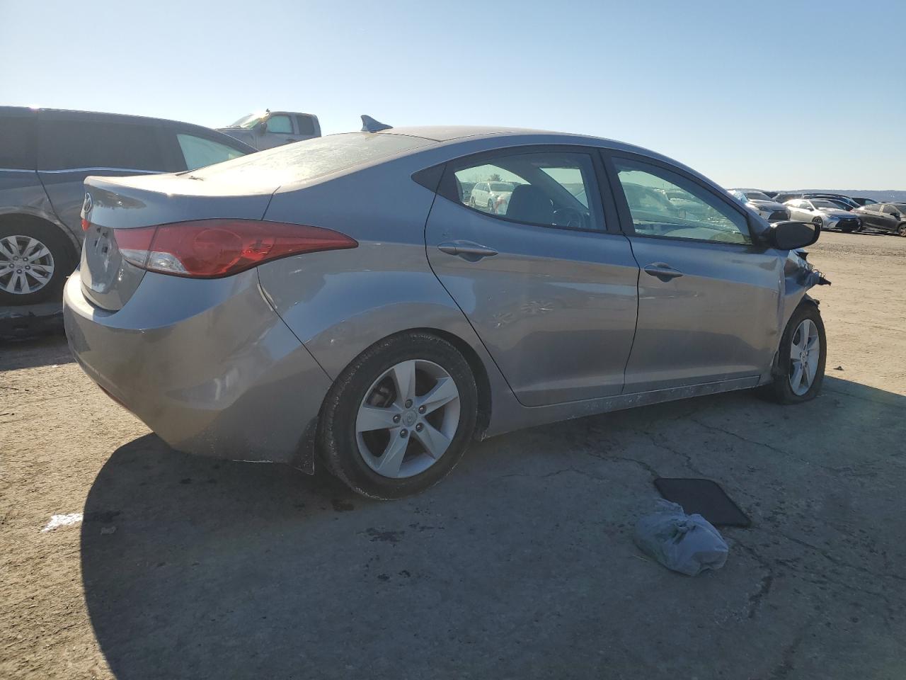 2013 Hyundai Elantra - Image 3