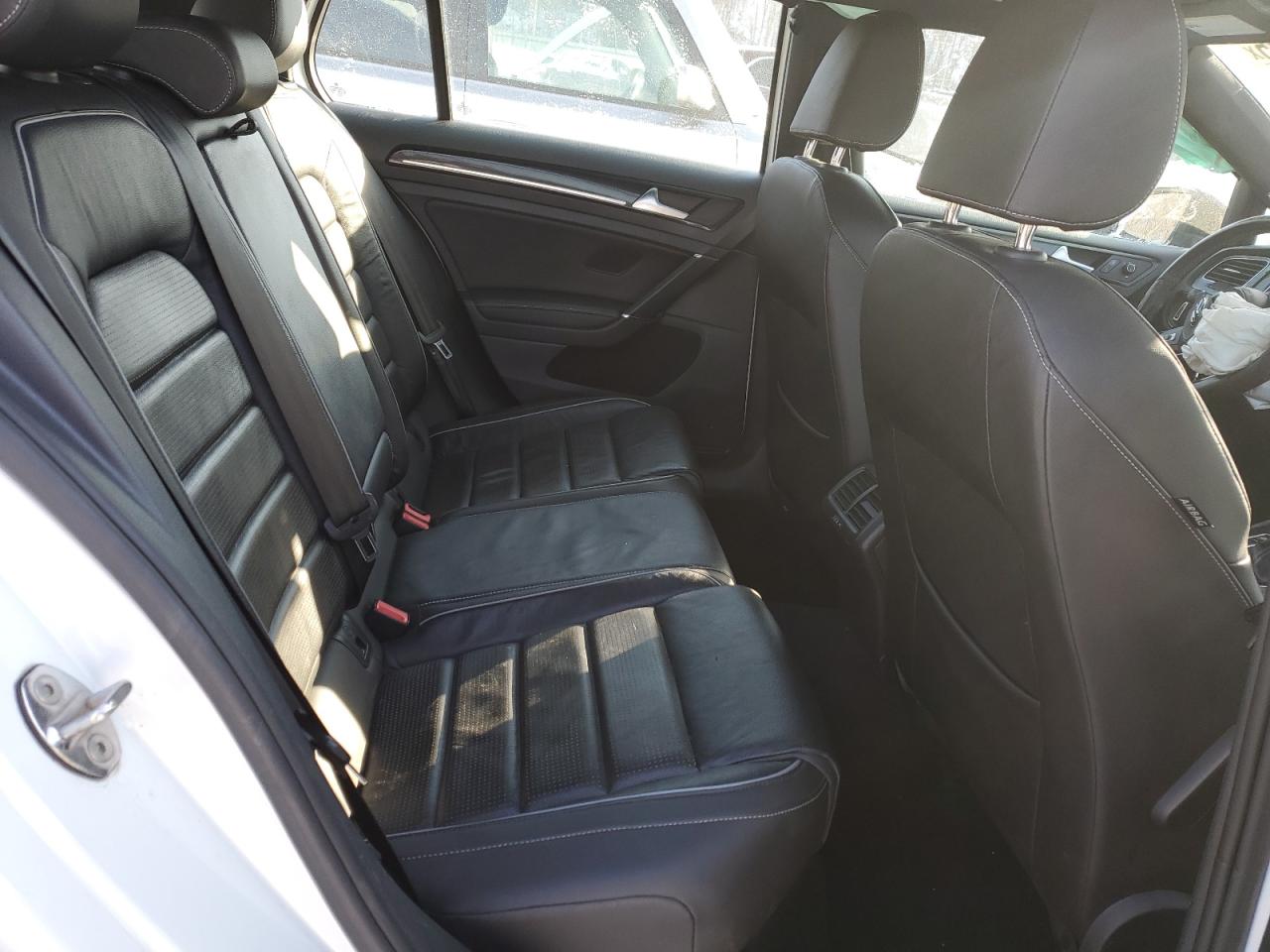 2018 Volkswagen Golf - Image 10
