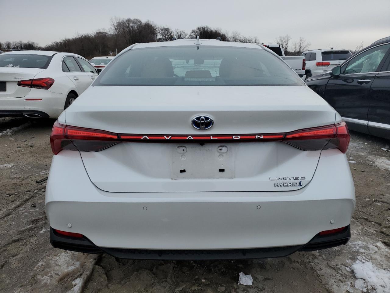 2021 Toyota Avalon - Image 6